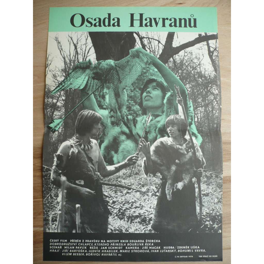 Osada Havranů (filmový plakát, film ČSSR 1977, režie Jan Schmidt, Hrají: Jiří Bartoška, Ludvík Hradilek, Marie Sýkorová)