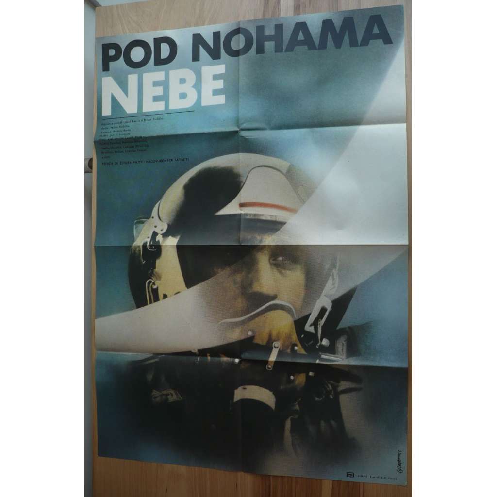 Pod nohama nebe (filmový plakát, film ČSSR 1983, režie Milan Růžička, Hrají: Luděk Munzar, Ondřej Pavelka, Markéta Fišerová)