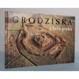 Grodziska Gornego Slaska i Zaglebia Dabrowskiego z lotu ptaka [letecká archeologie, hradiště, valy, opevnění, hrady, mohyly, letecké snímky, Horní Slezsko]