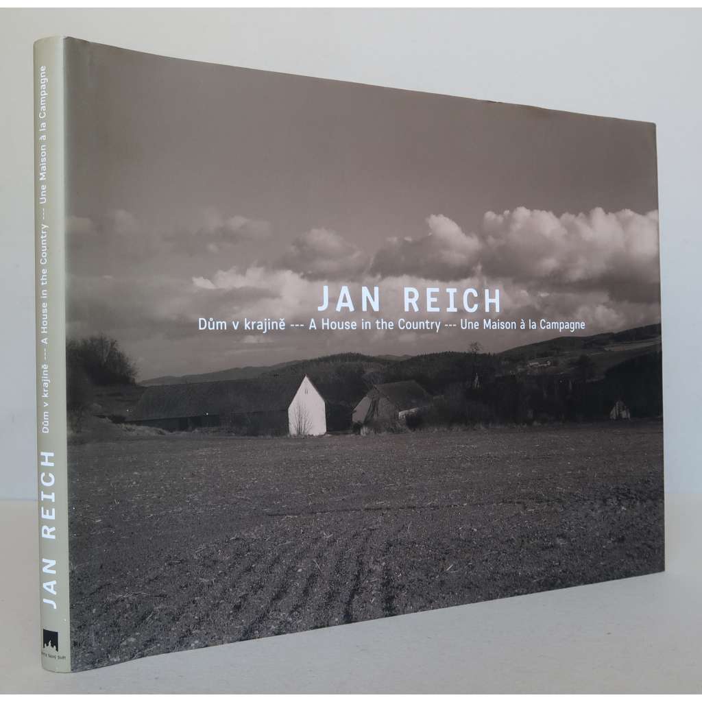 Jan Reich: Dům v krajině /  A House in the Country / Une Maison a la Campagne [fotografie, česká krajina, český venkov]