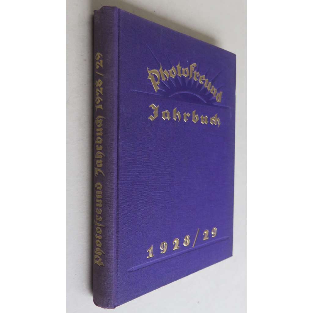 Photofreund Jahrbuch 1928/29. Mit 185 Abbildungen, 5 Kunstbeilagen und 2 farbigen Beilagen	[časopis, amatérská fotografie, pozůstalost Jan Lauschmann]