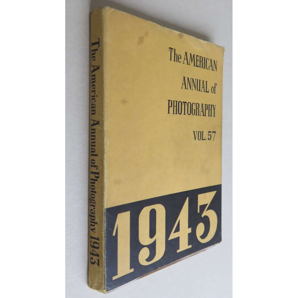 The American Annual of Photography; 1943 Volume Fifty-seven [časopis, amatérská fotografie, pozůstalost Jan Lauschmann]