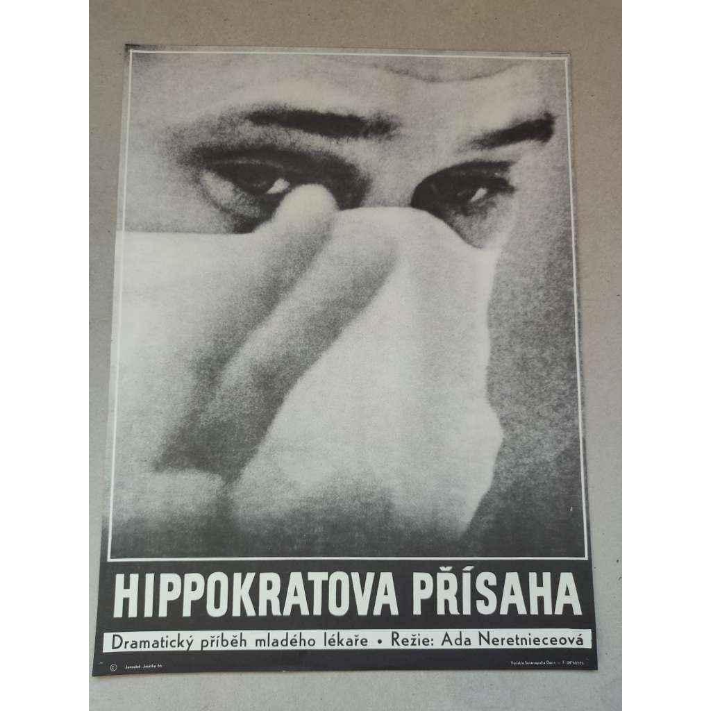 Hippokratova přísaha (filmový plakát, režie Eda Neretnieceová)