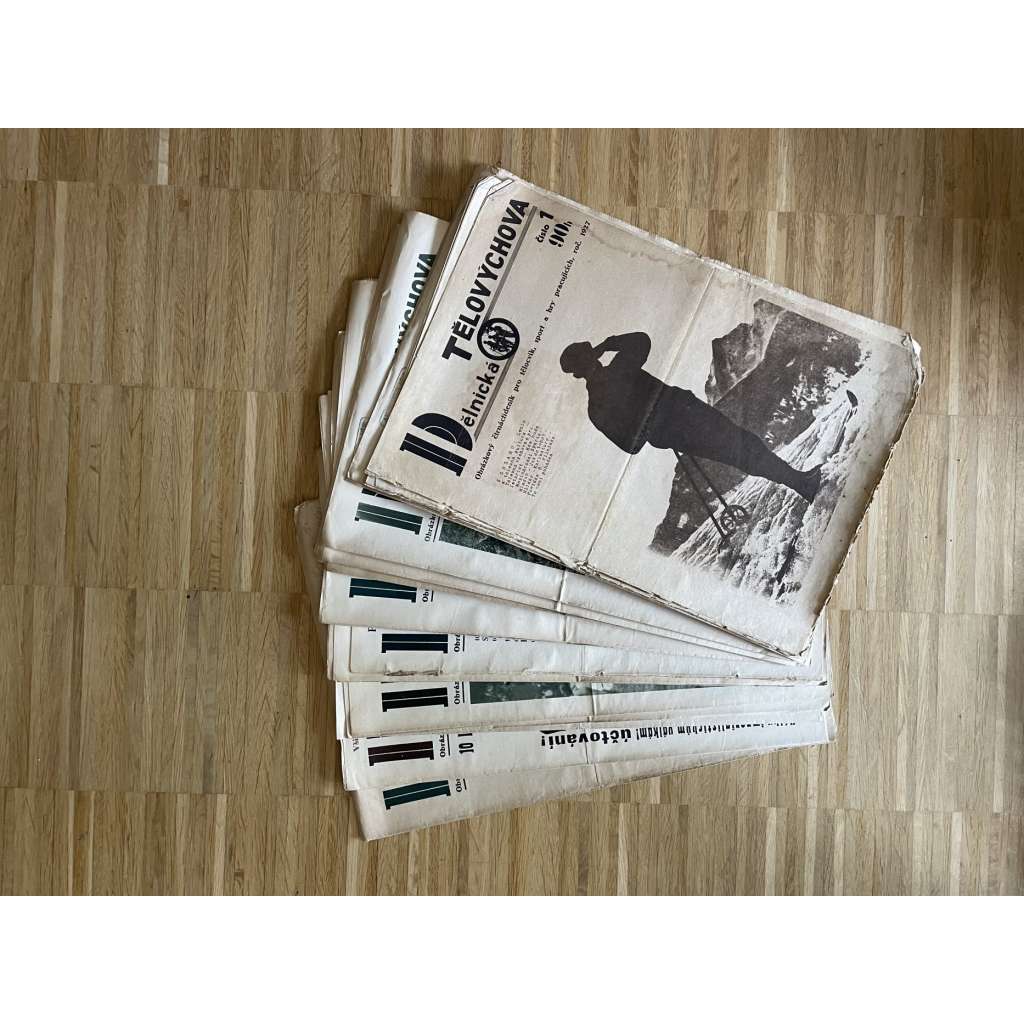 Dělnická tělovýchova, číslo 1.-26./1927. Obrázkový čtrnáctideník pro tělocvik, sport a hry pracujících (komplet) - staré noviny (poškozeno několik obálek)